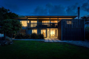 ONEROA BEACHFRONT - Coast and Country